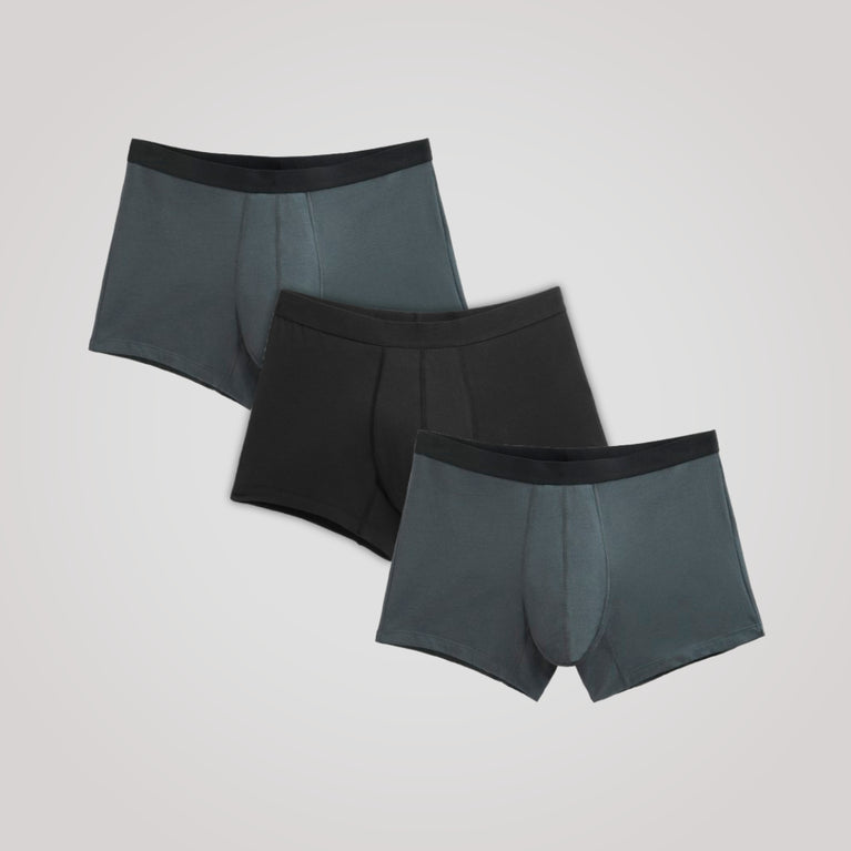 Pack de 3 Boxers Absorbants TENA Men, avec ceinture élastique noire et panneau avant profilé, offrant protection et confort discrets pour l'incontinence.